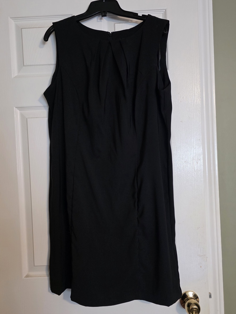Jessica Black Sleeveless Midi Shift Dress